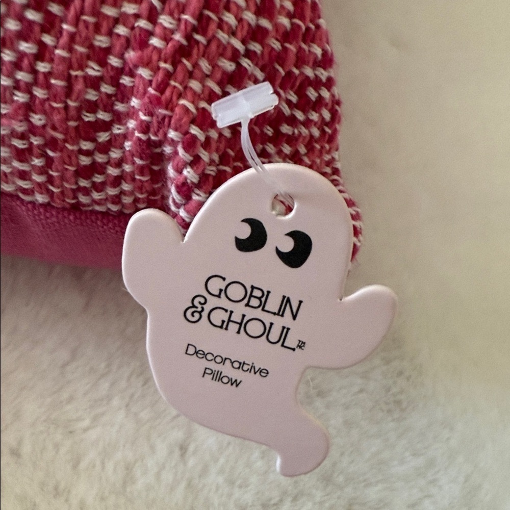 👻👻Goblin & ghoul Halloween pink ombre ghost pillow 👻👻 - Picture 8 of 9